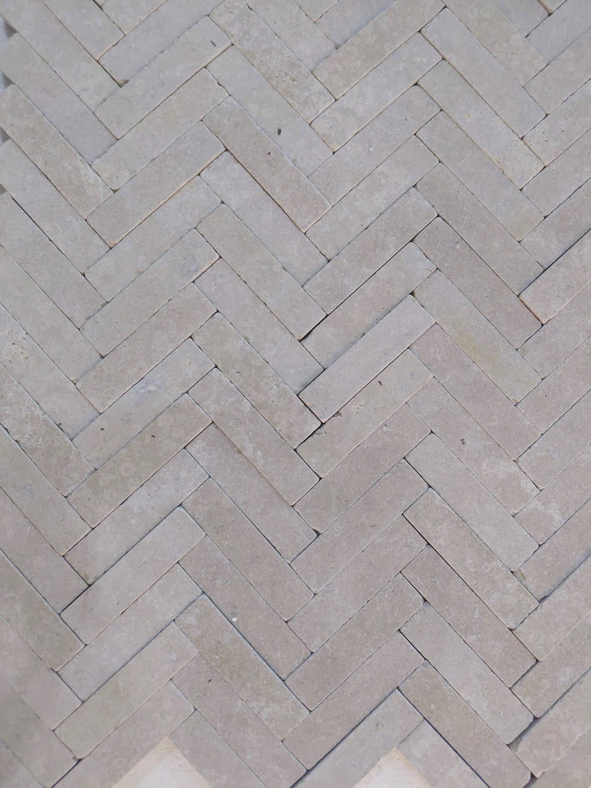 Dijon Sinai Pearl Honed & Tumbled Cobbles 200x50x40mm (Price From: £43.00/m2) - Image 2